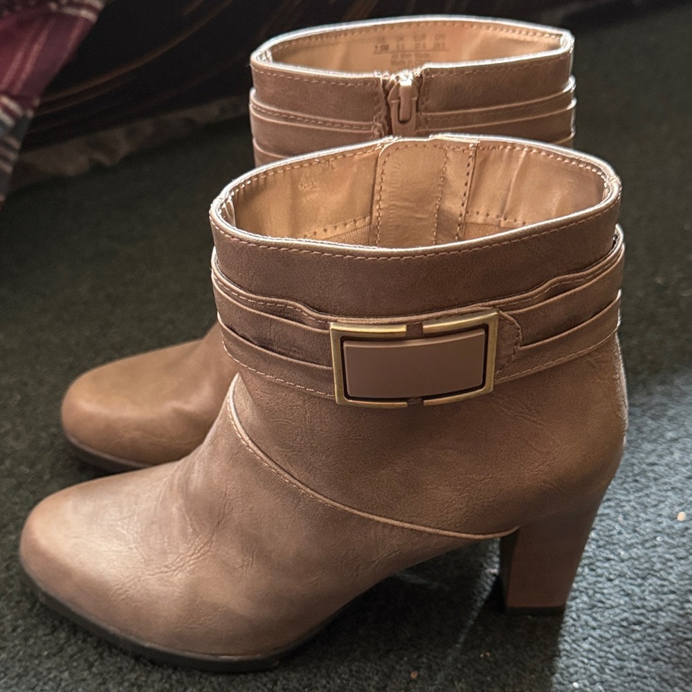 Elegant Tan Ankle Boots